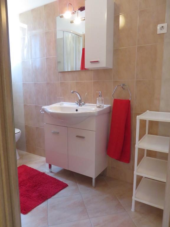 Apartments Luka Pakoštane Exterior foto